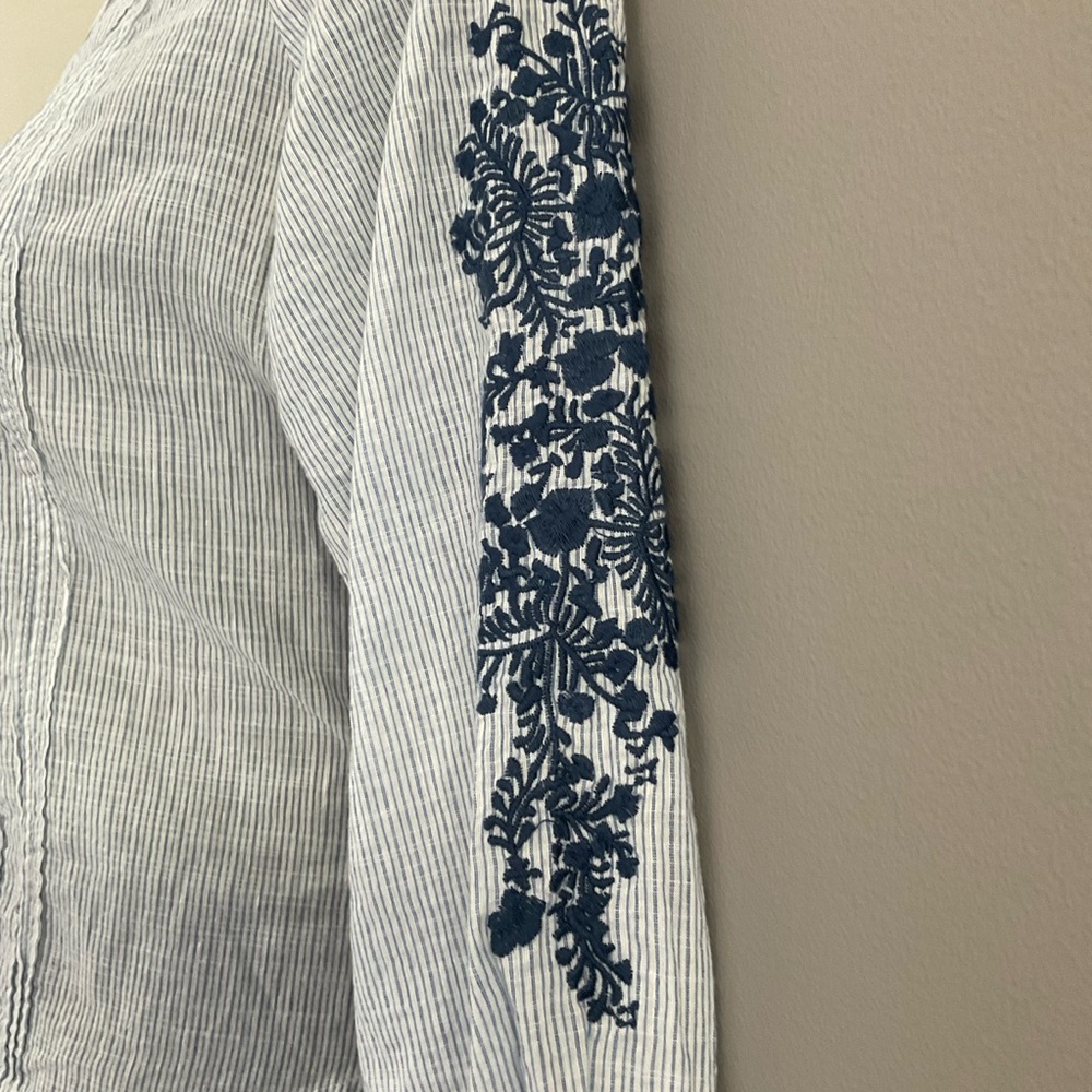 Birds Of Paradise Blue and White Button up Shirt - Picture 5 of 8